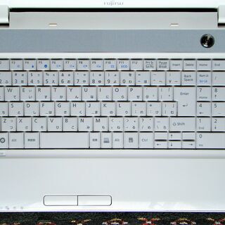💖良品✨/15.6型光沢液晶✨/新品✨キーボード/アーバンホワイト/光速☆彡SSD120GB/快適♬メモリ4GB/デュアルコアCPU♪/HDMI📺/Microsof Offce 2019📒✎/すぐ使えるWindows10♪/すぐ繋がるWi-Fi📶/DVDSマルチコピー可💿/SDカードスロット🅌/Bluetooth♪/WEBカメラ📹/内臓マイク🎤/ホームワーク対応♪/点検整備清掃済み😊/FUJITSU LIFEBOOK AH40/Hの画像