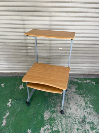 決まりました　パソコンデスク　コマ付き　テーブル