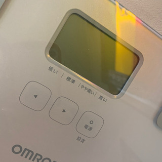 ⭐️激安‼️大人気💜OMRON 体重計⭐️の画像