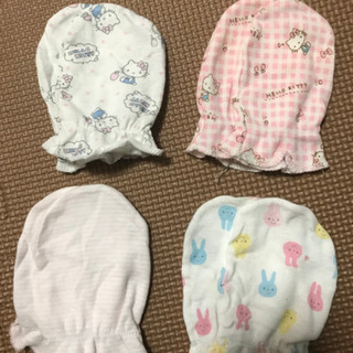 ベビー　ミトン　キティ等4個セット