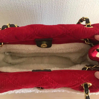 モコモコハンドバッグの画像