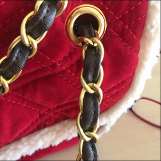 モコモコハンドバッグの画像