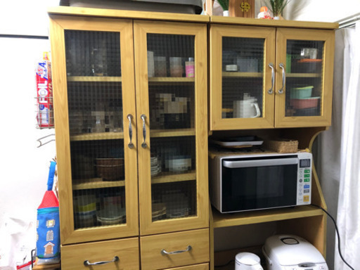 『お話中』食器棚