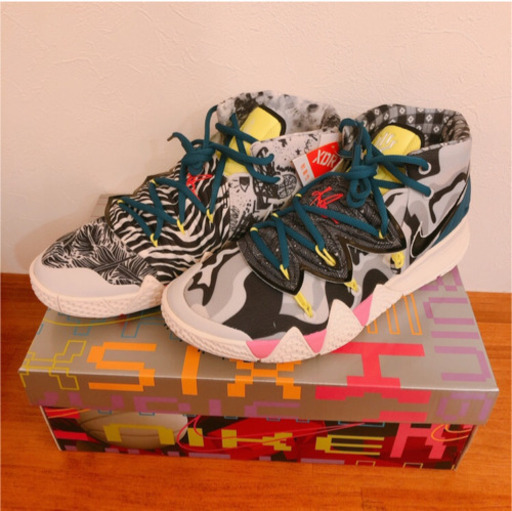 バッシュ　定価の半額以下　28.0cm