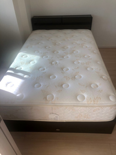 【取引中】シモンズ　セミダブル　エグゼクティブプレミアム