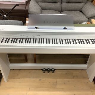 可愛らしいオールホワイトカラーの電子ピアノです！