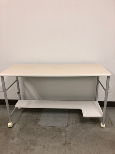 中古、長机（パソコンデスク）キャスター付き