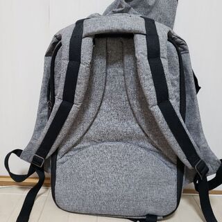 美品！変わった形のリュックですの画像