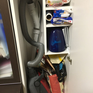 掃除機収納棚の画像