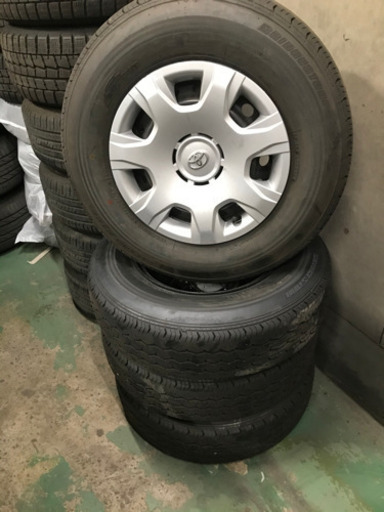 195/80R15  タイヤホイールセット ハイエース 新車取り外し