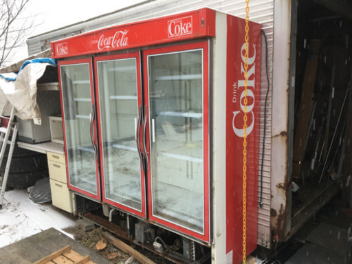 コカコーラ冷蔵庫、ショーケースに。