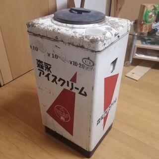 森永アイスクリームの保冷箱の画像