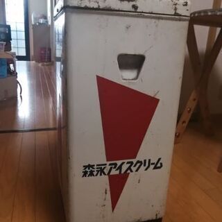 森永アイスクリームの保冷箱の画像