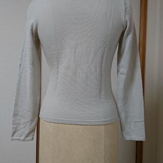 ベージュのセーター  サイズMの画像