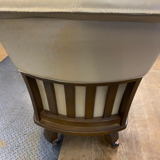 1-07  ダイニングレザーチェア　オフホワイト　ウッド　キャスター付きの画像