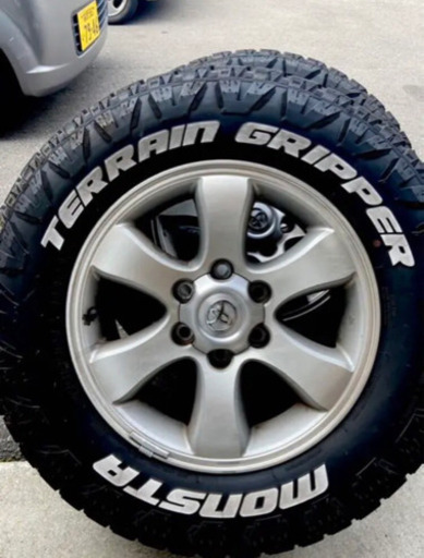 MONSTAのホワイトレター265/65R17