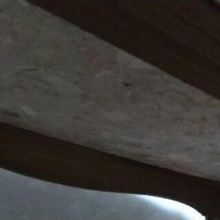 テーブルと花瓶の画像