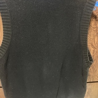 ユニクロ 中古 ベストSサイズ 黒の画像