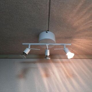 照明 イケヤ ハロゲンライト GU10 3灯 35W 訳ありの画像