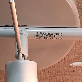 照明 イケヤ ハロゲンライト GU10 3灯 35W 訳ありの画像
