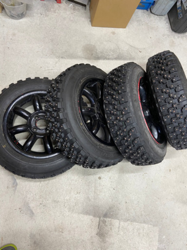 スパイクタイヤ　フルピン　175\65r14 アドバン　MT14