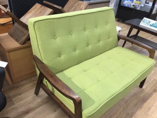 布製グリーンの２人掛けソファです！
