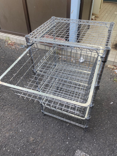 引き出し機能付きアルミラック