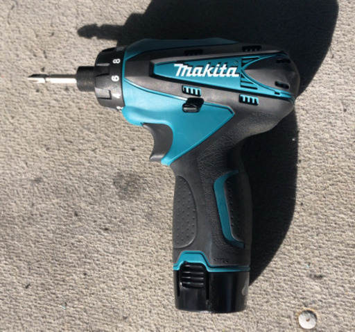 マキタ　充電式　ドライバドリル　ドライバー　DF030DWX