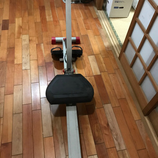 無料！フィットネスマシーン　ローイングマシン／ボート漕ぎ運動(ローイングエクササイズ)の画像