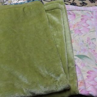 【お譲り先決定】ポリエステル毛布、綿毛布