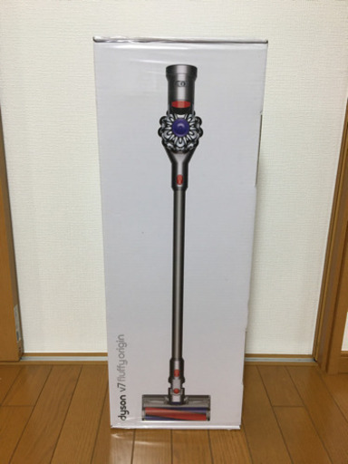 新品　未使用　コードレス掃除機　ダイソン dyson V7 fluffy SV11 T1