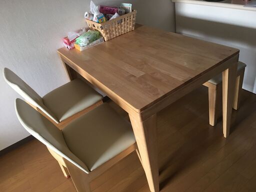 ダイニングセット（テーブル、椅子）