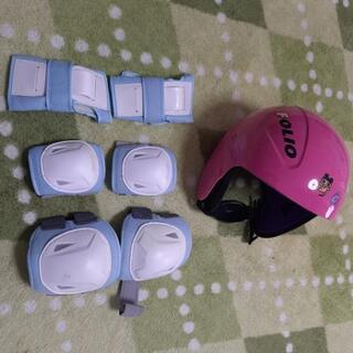 幼児用　スキーヘルメットと膝肘手首プロテクター