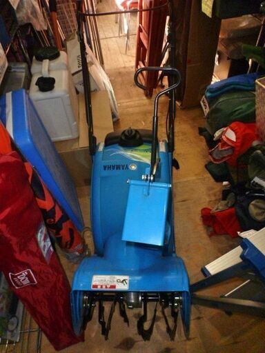 リサイクルショップのダイトーです。 おしゃれアイテム　お持ち帰り価格　ヤマハ除雪機　小型 手押し式 エンジン式 静音モデル『ゆっきぃ　YU240』除雪幅40cm 2馬力