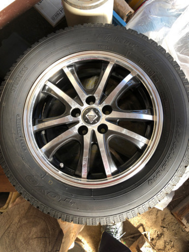 新品に近いスタッドレスタイヤアルミセット195/65/15