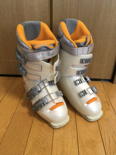 スキーブーツ　22.5-23.5センチ