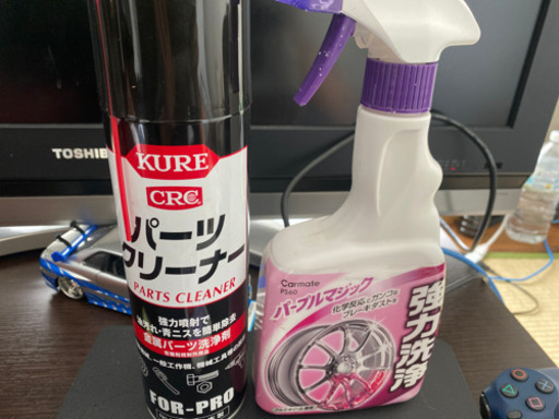 パーツクリーナーとパープルマジックホイール洗浄剤