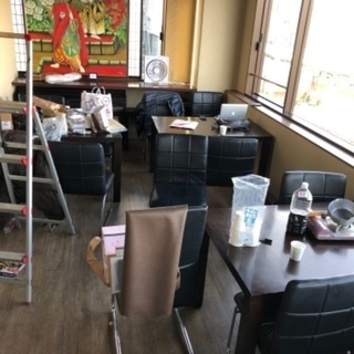 飲食店で利用。テーブル1台1000円、椅子一脚300円