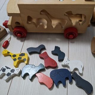 木のおもちゃセットの画像