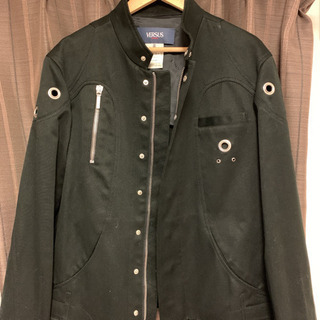 お値下げしました！ヴェルサス、ヴェルサーチのジャケットです。