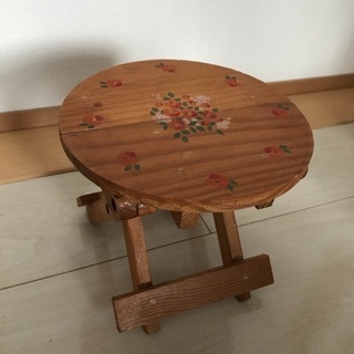 ひな人形（木製の台付き)の画像
