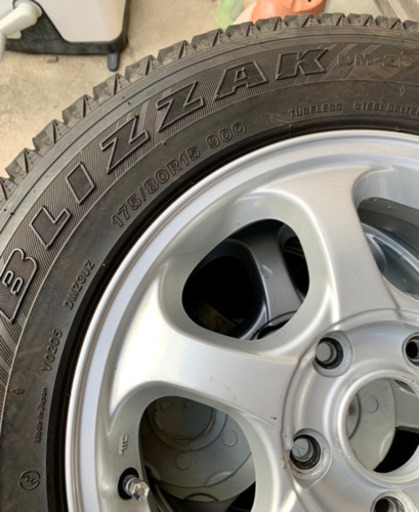 【モレラ岐阜】ホイール付きスタッドレスタイヤ 175/80R15