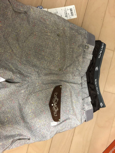 新品　スノボーウエアボトムスとニットのセット