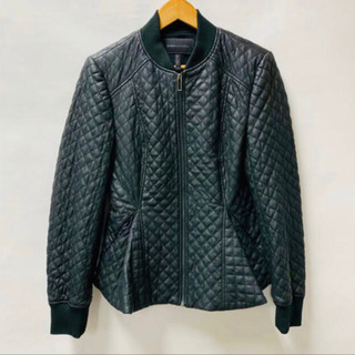 BCBGMAXAZRIA ジャケット、ブルゾン キルティング フェイクレザーの画像