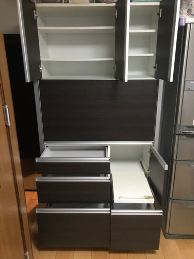 「決定しました」　食器棚　キッチンボード　