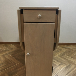 バタフライダイニングテーブルの画像