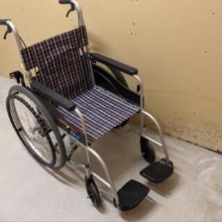 女性用の小型の車椅子差しあげます。