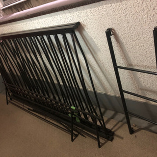 無料　黒いパイプの2段ベッドの画像