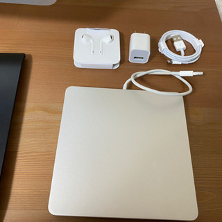 iMac 21.5-inch Late 2013 Wacomペンタブセットの画像