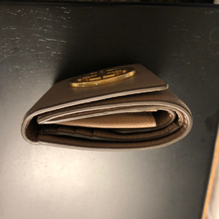 【新品】トリーバーチ 折りたたみ財布 フレンチベージュ系の画像